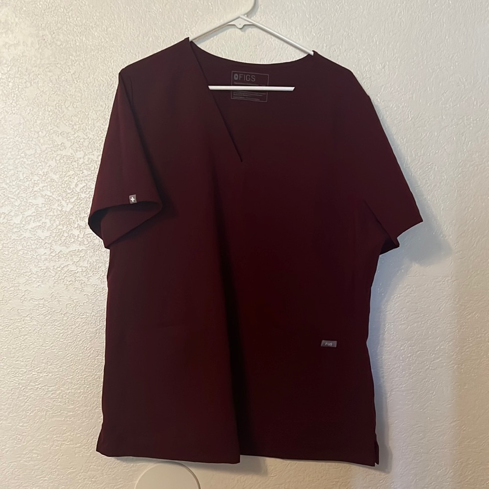 Casma figs scrub top